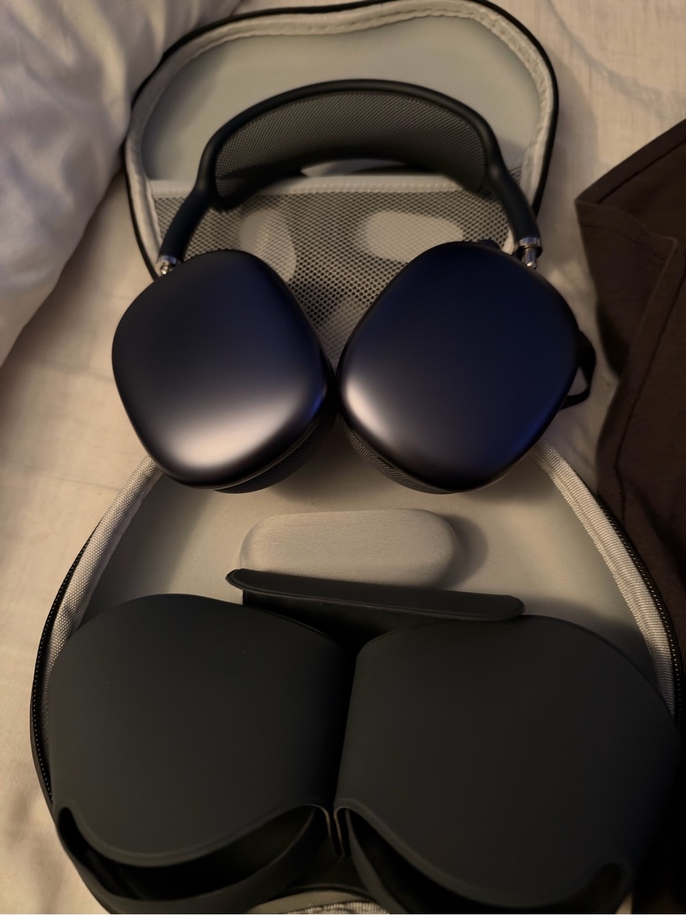 Apple AirPods Max - Midnight Blue with Black Headband